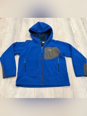 The North Face Kids’ Blue Hooded Fleece Jacket. Size M (10/12) GUC.